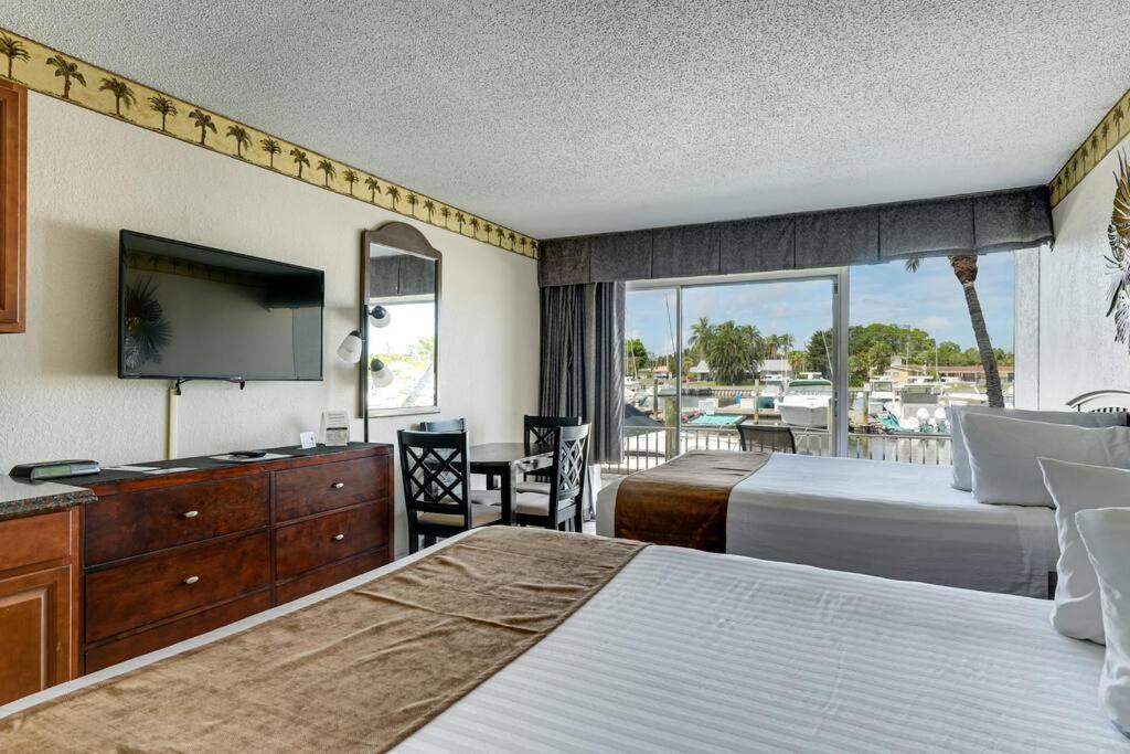 Waterfront, Pool, Tiki Bar & Grill, Gym, Location! Leilighet Sarasota Eksteriør bilde