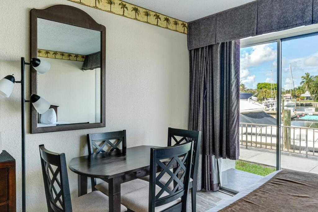 Waterfront, Pool, Tiki Bar & Grill, Gym, Location! Leilighet Sarasota Eksteriør bilde