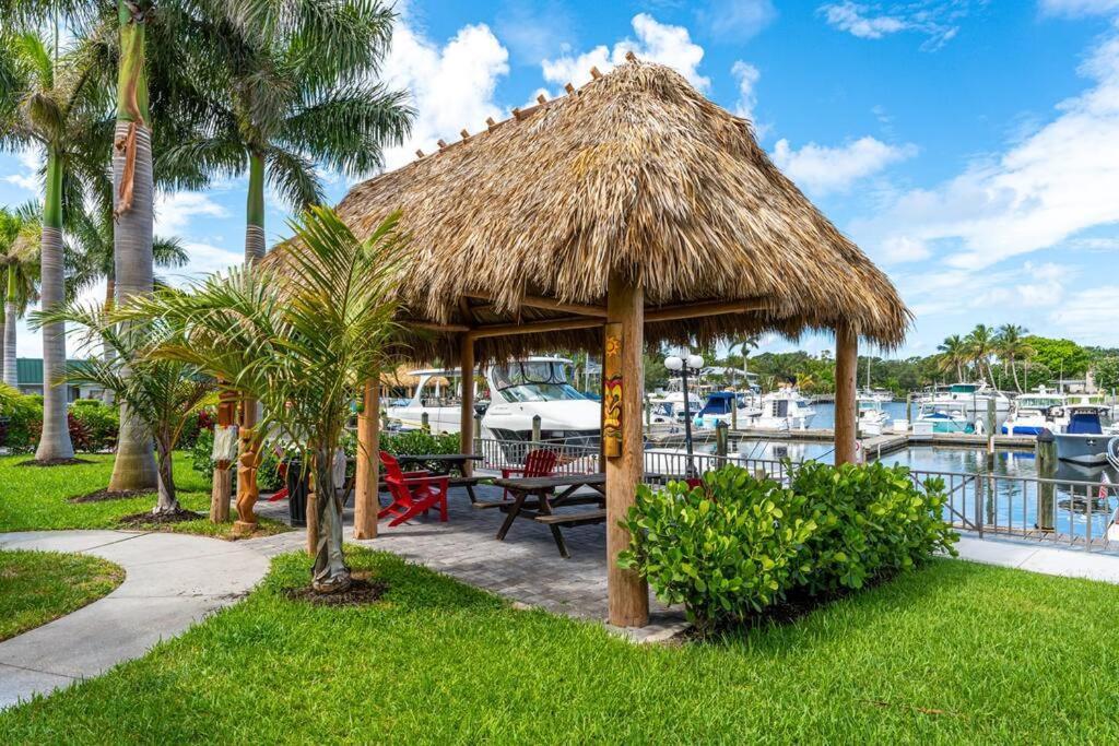 Waterfront, Pool, Tiki Bar & Grill, Gym, Location! Leilighet Sarasota Eksteriør bilde