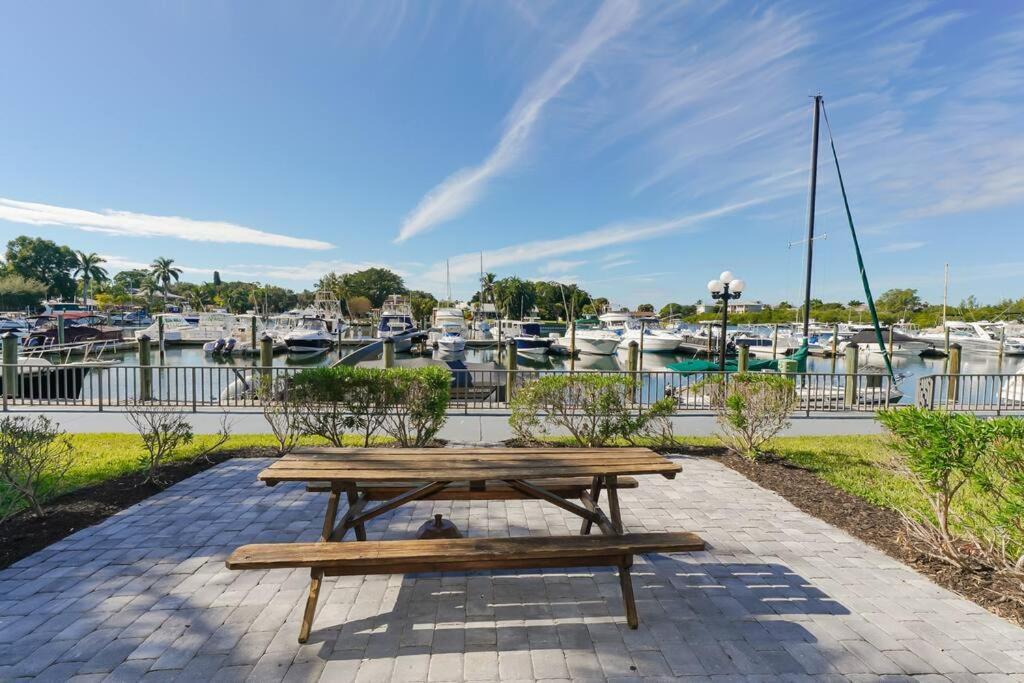 Waterfront, Pool, Tiki Bar & Grill, Gym, Location! Leilighet Sarasota Eksteriør bilde
