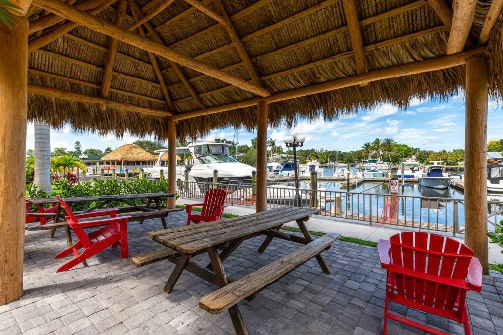 Waterfront, Pool, Tiki Bar & Grill, Gym, Location! Leilighet Sarasota Eksteriør bilde