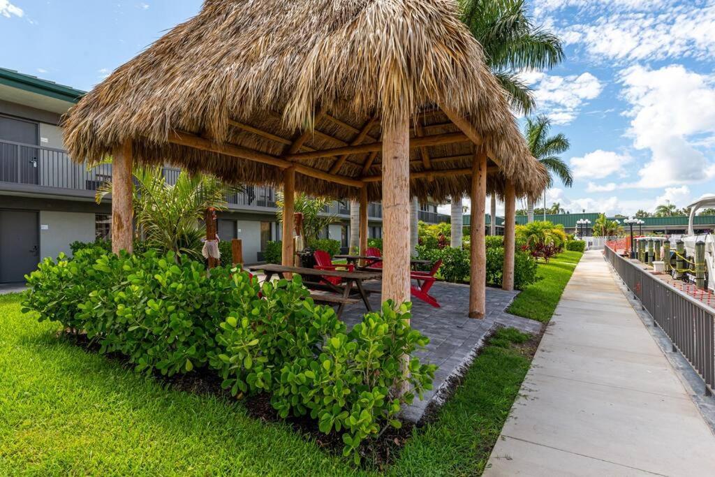 Waterfront, Pool, Tiki Bar & Grill, Gym, Location! Leilighet Sarasota Eksteriør bilde